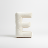 Rainbow Letters Premium Buchstabenkissen Off-White 40cm – 3D Samt