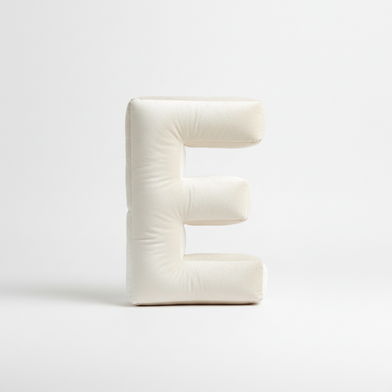 Rainbow Letters Premium Buchstabenkissen Off-White 40cm – 3D Samt