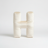 Rainbow Letters Premium Buchstabenkissen Off-White 40cm – 3D Samt