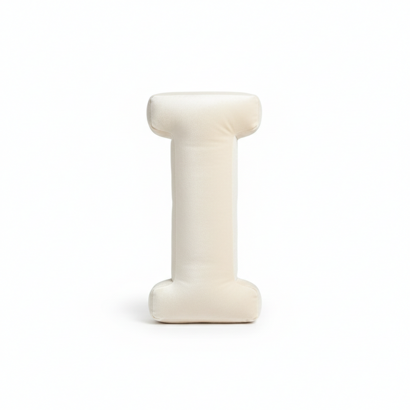 Rainbow Letters Premium Buchstabenkissen Off-White 40cm – 3D Samt