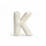 Rainbow Letters Premium Buchstabenkissen Off-White 40cm – 3D Samt