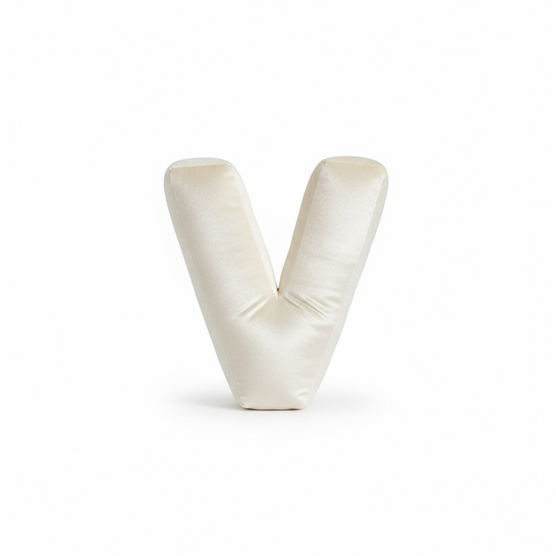 Rainbow Letters Premium Buchstabenkissen Off-White 40cm – 3D Samt