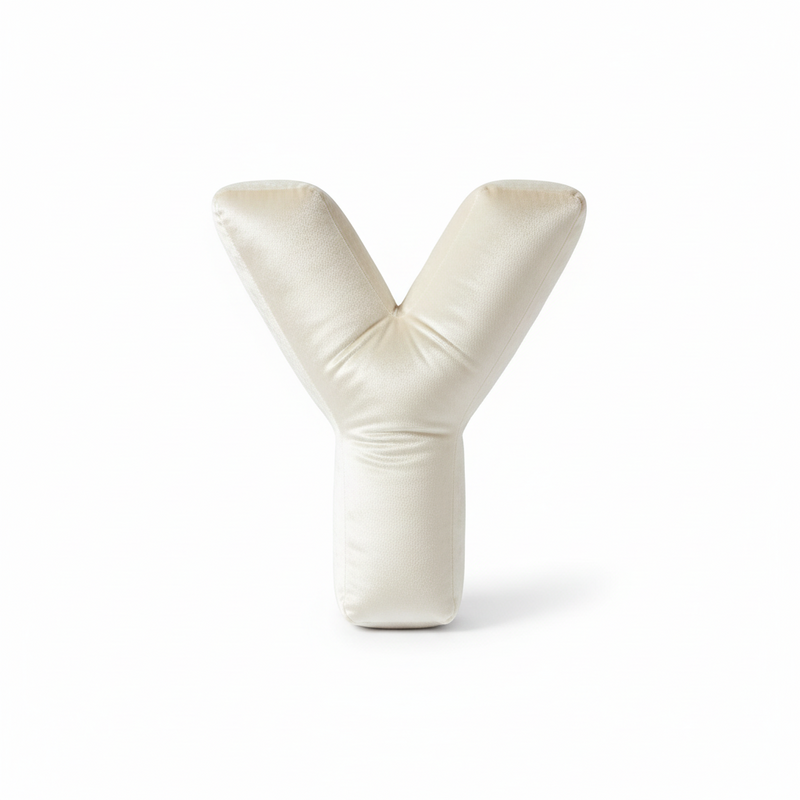 Rainbow Letters Premium Buchstabenkissen Off-White 40cm – 3D Samt